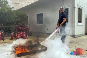 Da li znate pravilno da koristite aparat za gašenje požara na vozilu?