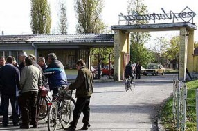 Otpremnine dolaze, carstvo propada