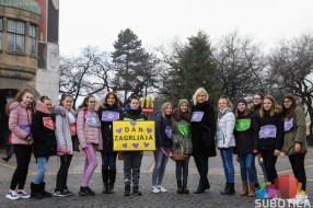 Đaci delili "besplatne" zagrljaje