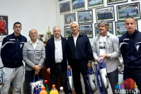 Fudbal: Spartak slavio u Inđiji, uručeni pokloni za veterane kluba