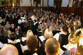 Održan humanitarni koncert hora "Sveti Roman Melod"