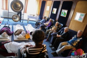 Opuštanje uz zvuke gonga u Gerontološkom centru