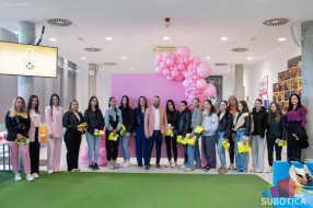 Učenice Tehničke škole "Ivan Sarić" posetile "Swarovski"  povodom Dana devojčica