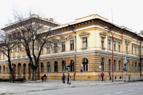 Prepucavanje navijača na Žutoj kući