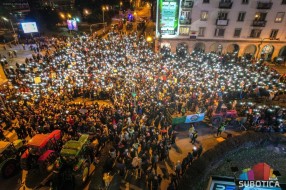 Završena još jedna protestna šetnja, hor otpevao nekoliko pesama