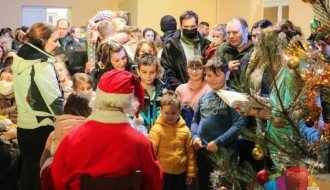 Jedanaestu godinu za redom mališani sa Makove sedmice dobijaju novogodišnje paketiće