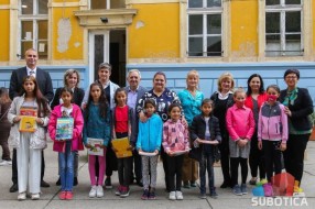 Podeljeni udžbenici đacima iz socijalno ugroženih porodica