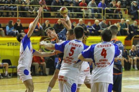 Rukometaši Spartaka nadigrali Jugović za prvo mesto pred plejof (22:21)