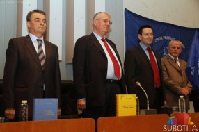 Vojislav Šešelj predstavio svoje dve knjige i govorio na tribini SRS