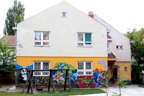 Stablo ugrožava bezbednost dece u vrtiću "Kolibri"