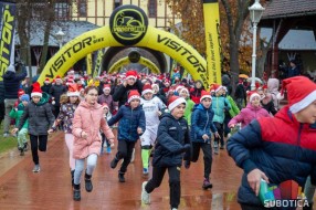 Uprkos kiši, praznični duh ne posustaje: Palić ponovo u znaku Deda Mraza