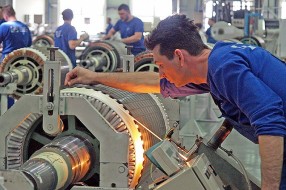 Krešu troškove, slušaju tržište i čekaju priliku