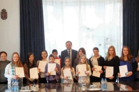 Prijem za učenike nagrađene na likovnom konkursu u Nju Delhiju