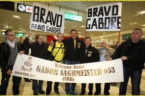 Sagmajstera na aerodromu dočekali brojni prijatelji, navijači i novinari