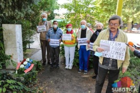 Postament deceniju bez biste Jovana Mikića Spartaka