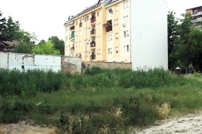Neuređena površina u Frankopanskoj ulici