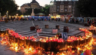 Hiljade sveća gorele za Tijanu do duboko u noć