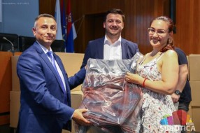 Savet za bezbednost saobraćaja podelio 90 autosedišta za bebe