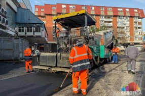 Ulica Vuka Karadžića u potpunoj rekonstrukciji – bezbedniji trotoari i bolji protok saobraćaja