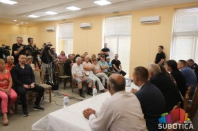 Ministar Gašić u razgovoru sa meštanima Makove sedmice poručio da je bezbednost građana Srbije na prvom mestu