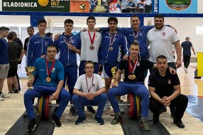 Dizanje tegova: Spartak juniorski ekipni prvak države