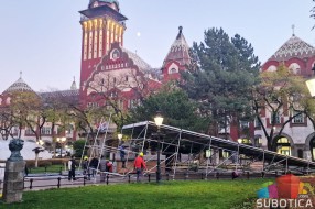 Duh novogodišnjih i božićnih praznika stiže u grad - rasveta će zasijati 4. decembra