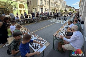 Praznik šaha u našem gradu: velemajstor Inđić igrao simultanku na 64 table