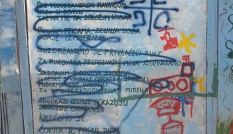 Ograda oko Narodnog pozorišta ponovo na meti vandala