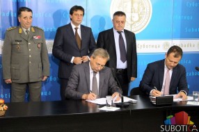 Grad preuzeo kasarnu "Kosta Nađ"