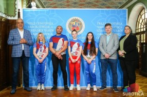 Vicešampionka Evrope u boksu Kristina Nađ Varga na prijemu kod gradonačelnika Bakića