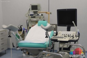 Više od 40 odsto trudnoća završi se carskim rezom