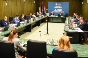 Dodatnih 100 miliona za podršku porodicama sa troje i više dece