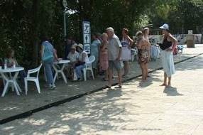 Bazar zdravlja na termalnom bazenu (Palić)