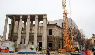 Uklanja se oslikana ograda oko gradilišta zgrade Narodnog pozorišta