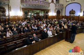 "Ljubav u nama" tema tribine "Bog i deca Avramova"