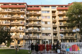 Pokrajinska vlada finansira nabavku 32 bolnička kreveta za Dom „Dudova šuma“