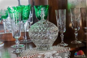 Kristal iz vitrine: Kako je nestao simbol prestiža iz naših domova