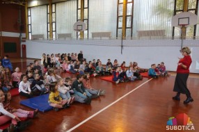 Edukativni kviz o ponašanju dece u saobraćaju održan u OŠ "Kizur Ištvan"
