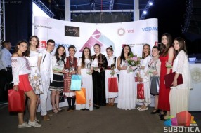 Olivera Vuković pobednica 3. etno festivala "Glas anđela" u Bajmoku