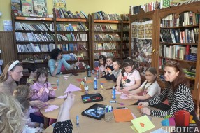 Osmomartovska radionica u Gradskoj biblioteci: mališani obradovali mame