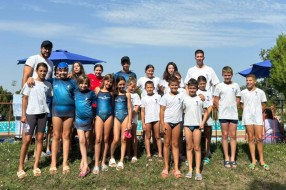 Mladi plivači Spartak‑Prozivke briljirali u Senti: 14 medalja na međunarodnom mitingu