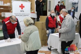Podeljeni paketi socijalno ugroženim građanima