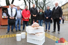 Turijska kobasica i ove godine donirana korisnicima Narodne kuhinje