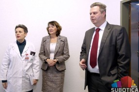 "Subotičke pijace" donirale Opštoj bolnici aparat za elektroterapiju