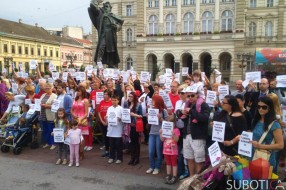 Novosađani potpisima i trominutnom tišinom podržali "Tijanin zakon"