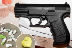Policija pronašla gasni pištolj i kokain u vozilu i kući 26-godišnjaka, uhapšen osumnjičeni