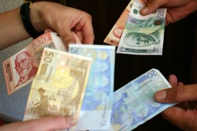 Srednji kurs evra: 117,27 dinara