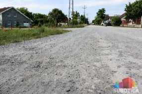 Ulica Ane Frank do daljeg bez asfalta, u planu popravka puta