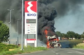 Saobraćajna nezgoda na putu prema Bajmoku, izgoreli kamion i automobil sa vozačem