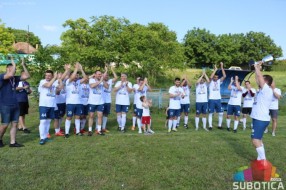 Fudbal: "Lokomotivi" uručen pehar, revijalni meč završen bez pobednika